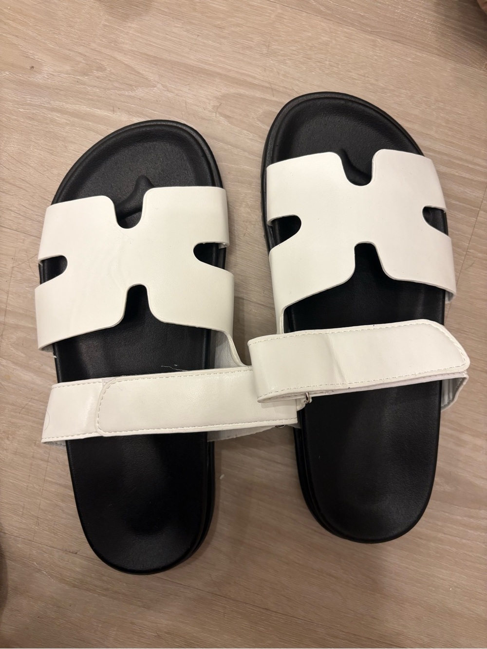 Women White/Black Sandals